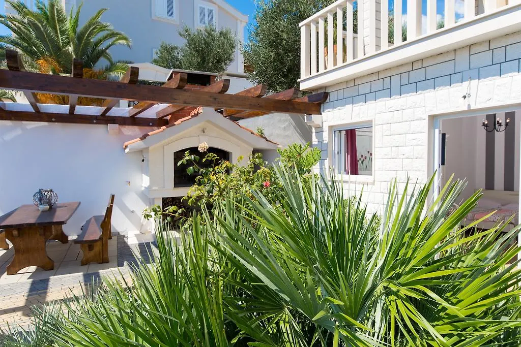 Apartments Wisibada Trogir